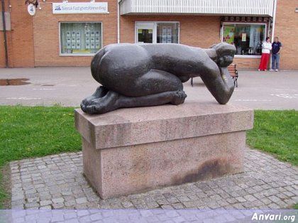 44a2431f6e921594511392 - Strange Statues around the World 2 