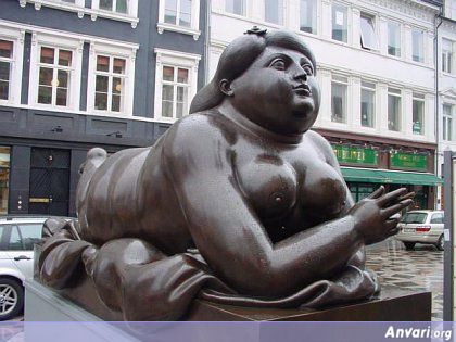 44a243234e5f4017826667 - Strange Statues around the World 2 