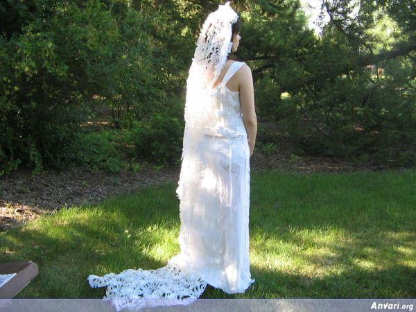 AmberLee-2 - Wedding Dresses Made of Toilet Paper 